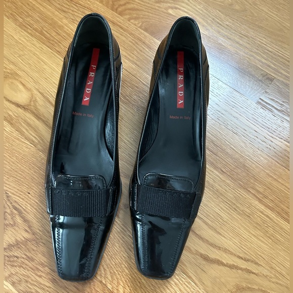 Prada Vintage  Women's Black Patent leather Pump Kitten Heels Size 37 - Picture 2 of 10
